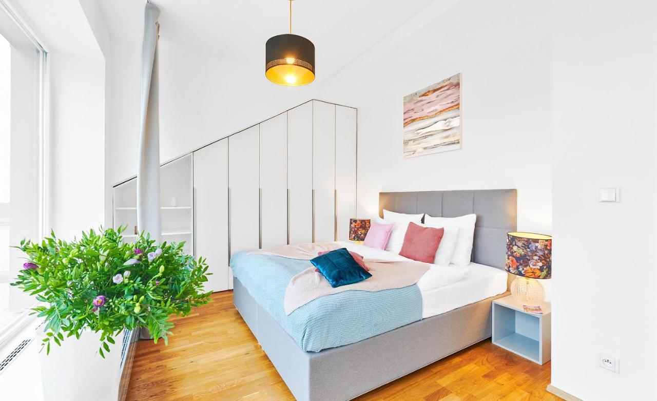 Rybna 9- Old Town Apartment